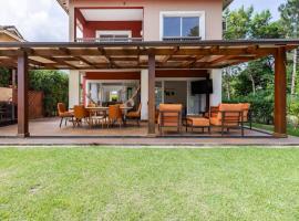 Melhor casa Praia na Reserva do Sahy, hotel in Mangaratiba