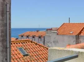 Casa Luminosa - 160m to the beach, located in the Historical Center of Sesimbra