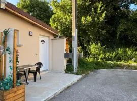 Studio neuf très calme