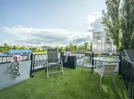 WiguryTower Garden 208'