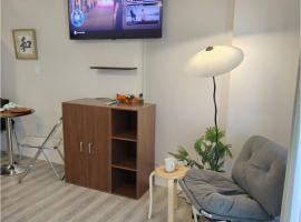 Lay Cozy Mactan with pool, gym and free WiFi just 5 mins near Airport, hotel a Pusok