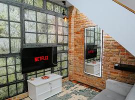 1-Minute Walk to Main Square, Wellness Access，位于艾斯特根的带热水浴缸的酒店