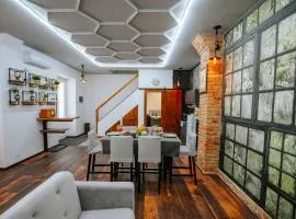 The Loft Esztergom - Központi privát ház, wellness