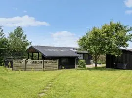 3 Bedroom Cozy Home In Vinderup