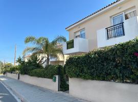 3 bedroom villa with pool 5 minutes to the center of Paphos, hotel v destinaci Klorakas
