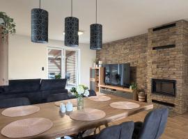 Home by the Pool & Garden, готель у місті Srbín