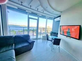 Семейные апартаменты в Мост Сити зал и 1 спальня, вид на реку, балкон Ванна