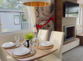 Fabulous 3 Bedroom Static Caravan at Billing Aquadrome, glamping site in Great Billing