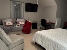 Fun Home Away From Home with Pool, ξενοδοχείο σε Rocky Mount