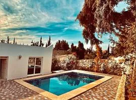 Villa Aguirar