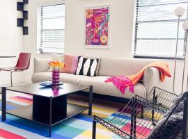 The Chill Pill - Wilton Drive and Jacuzzi, hotel sa spa centrom u Fort Lauterdaleu