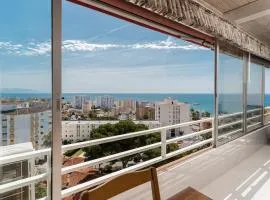 Azul Horizonte with a pool