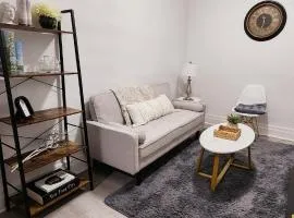 New Renovated 2 Bedroom USA Side