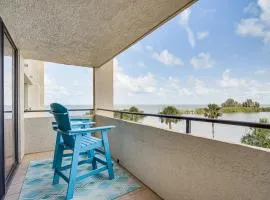 Gulf-View Condo in Hudson Perfect for Snowbirds!
