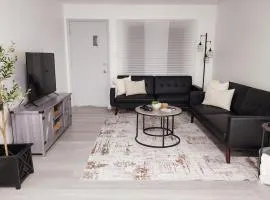 Grand Manor - Big 2 Bedroom - USA Side