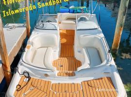 Straight to the Islamorada Sandbar Charters, hotel in Islamorada