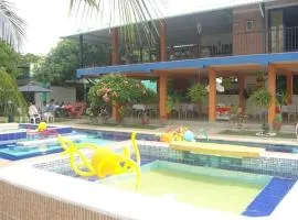Casa con Piscina cerca a Neiva 1