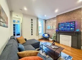 Large Home - Great Location - 15 Minutes to NYC - Sleeps 6 comfortably