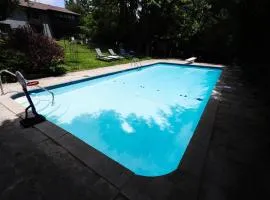 5 Bedroom Luxury Retreat with Hot Tub and Sauna