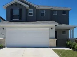 Private Cozy Room and Bathroom in Home near Seaworld Riverwalk and AFB