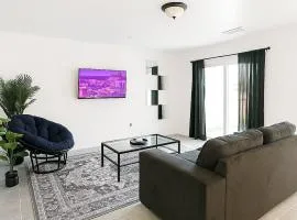 3 beds Near Palo Alto College Downtown Texas A&M