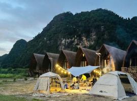 Woodstock Jungle Camp, hostel v destinaci Cát Bà