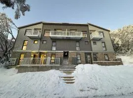 Chic 3 Bedroom Ski Villa 450m to main lift