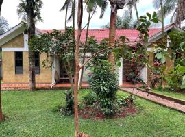 Entebbe gardens holiday home، فندق في عنتيبي