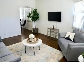 Charming studio city Bungalow