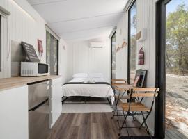 Bilby Park Escape 1 by Tiny Away, glamping site in Great Western