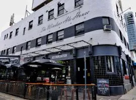 Pint On Punt Backpackers