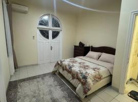 Puncak azoul villa, casa de temporada em Cinengangirang