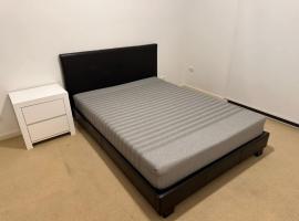 Town house Room with Shared Bath, hotel in Capalaba