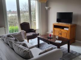 Maison individuelle, hotel in Vierzon