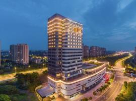 Mercure Changshu Riverside, hotel in Xuxiang