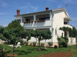 Apartment Vesna, appartamento a Veleniki