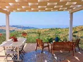 villa immersa in oliveto vista mare