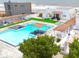 The Cove - Beach Resort & Club, hotel com piscina em Karachi