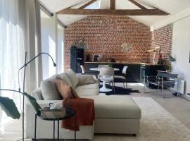 Les Tours de Rose - Characterful accommodation in Waremme, hotel v destinaci Waremme