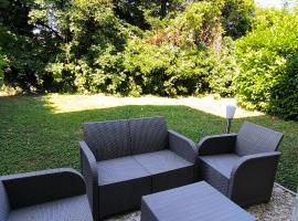 L'Azuro - jardin privé, hotel in Troyes