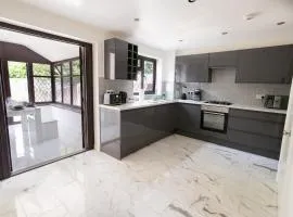 3 Beds D'luxe Home In Gillingham Kent