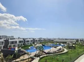 Sea View Luxury Two-Bedroom Apartment at Four Seasons Life 2