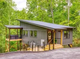 Peaceful Smoky Treehouse| Hot Tub • Hammock • Deck
