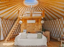 Yurt Kalamaki Seaside Glamping, glamping em Tymp&aacute;ki