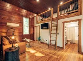 Corton Lodge on the Elk River - Bell Tower Suite