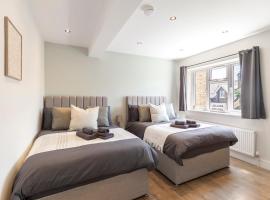 Kew View Suite 2BR Sleeps 9, Walk to Tube & Sights, hotel in Richmond upon Thames