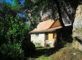 Semi-Troglodyte du Coustal, chalet in Cajarc