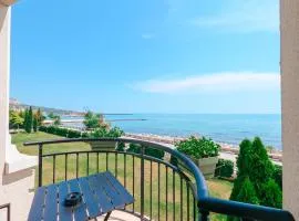 Blue Marine Apartment, complex Carpe Diem Balchik, free Parking