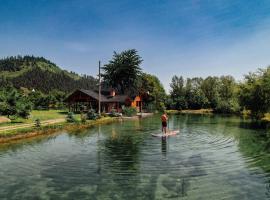 Moonlake Chalet, hotel v destinaci Găineşti