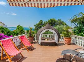 Rustical Vila VERDE with traditional Tavern & Pool, hotel in Jasenice